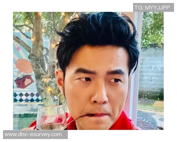 从青涩少年到时尚先锋足球明星们的早期穿搭回顾与启示 从青涩少年到时尚先锋足球明星们的早期穿搭回顾与启示